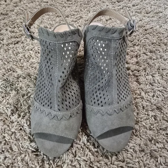 "Report" Olive Green Wedge Shoes with Stylish Designc, Size 8.5 - Picture 5 of 10